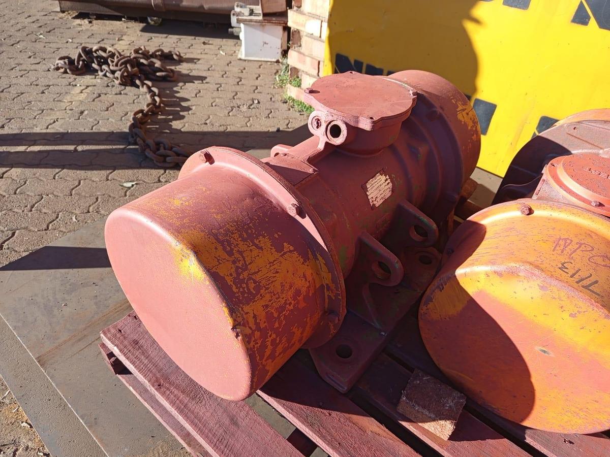 Used VIBRATING MOTORS 