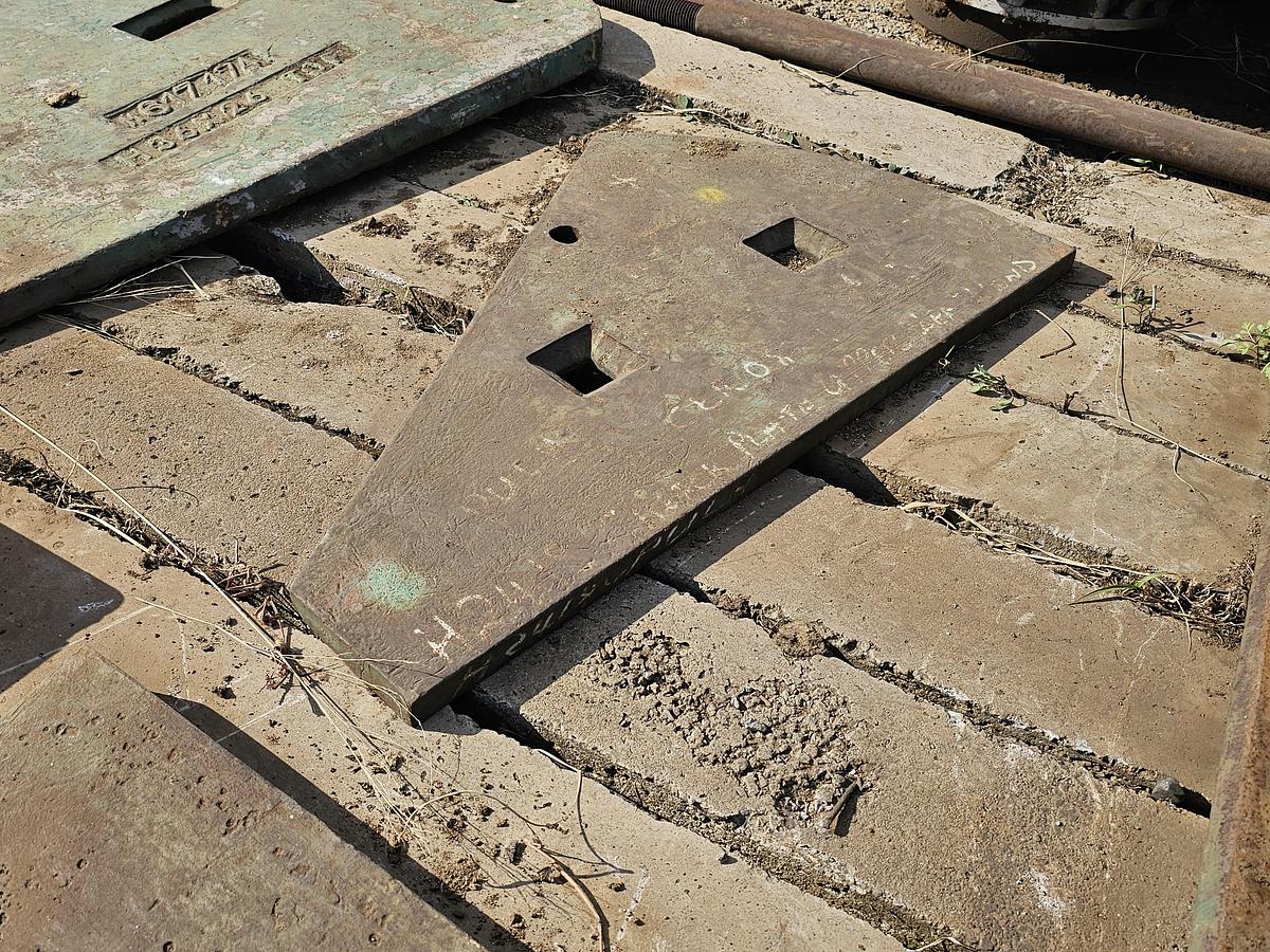 Used CRUSHER PLATES