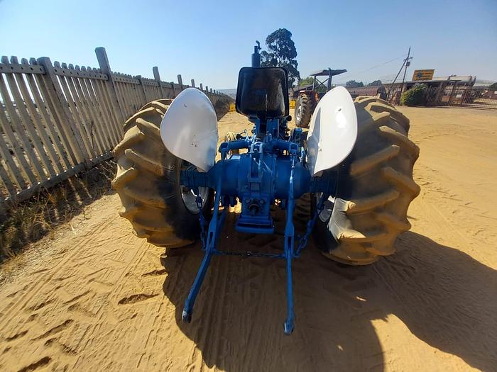 Used FORD 2610 TRACTOR (RUNNER)