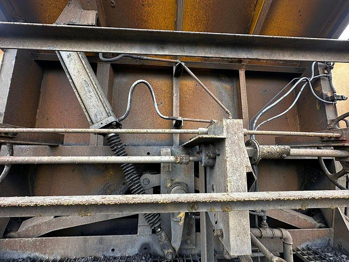 Used RDS BOTTOM SIDE DISCHARGE HOPPER