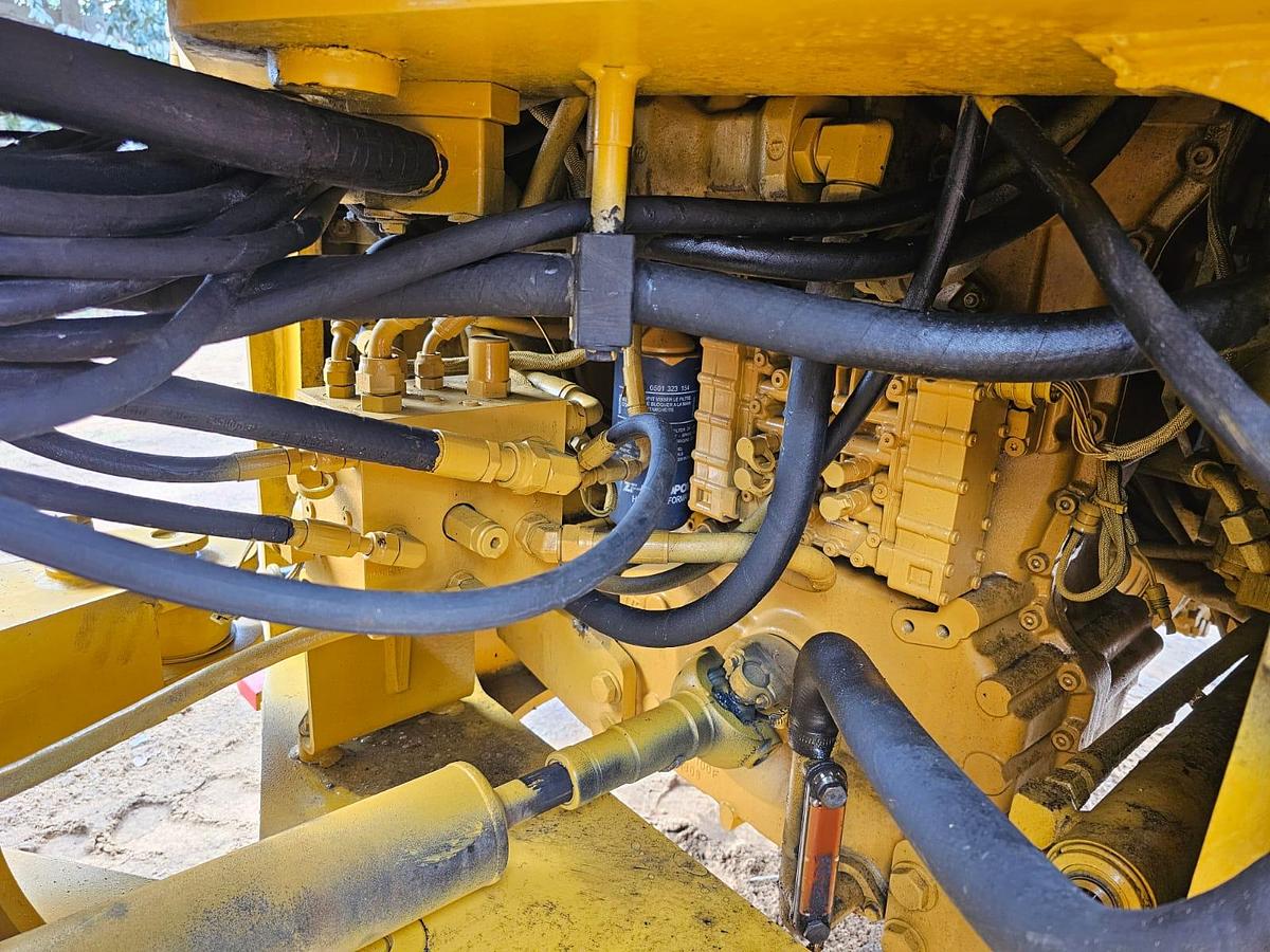 Used BELL L1204E FRONT END LOADER (USED)