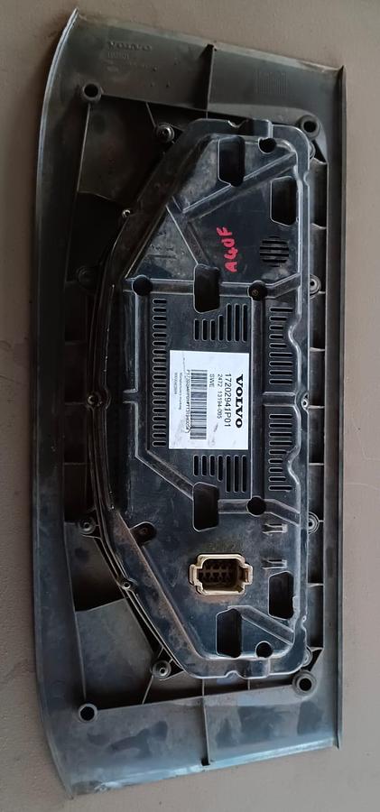 Used VOLVO INSTRUMENT CLUSTER (USED)