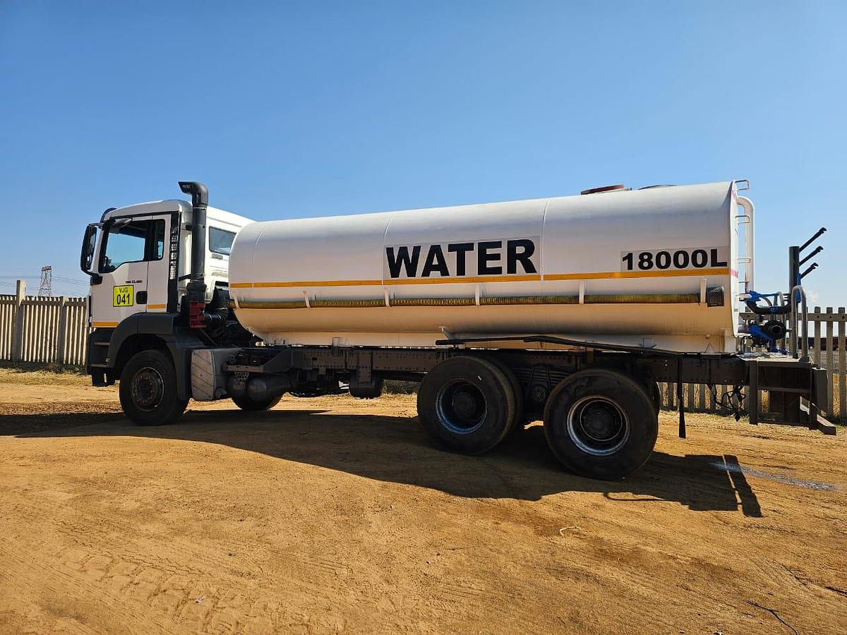 Used 18 000 LITRE WATER TRUCK