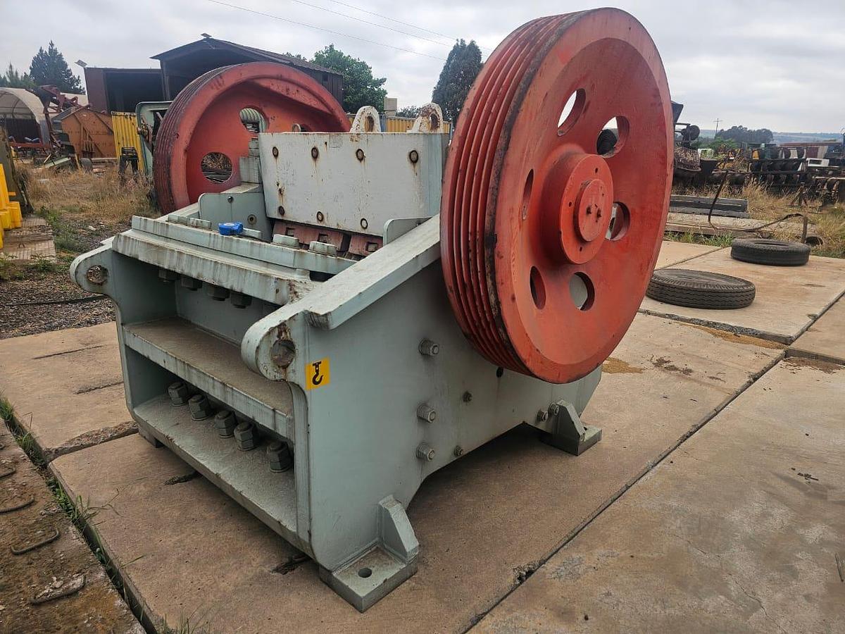 Used OSBORN JAW CRUSHER (48 INCH X 12 INCH)