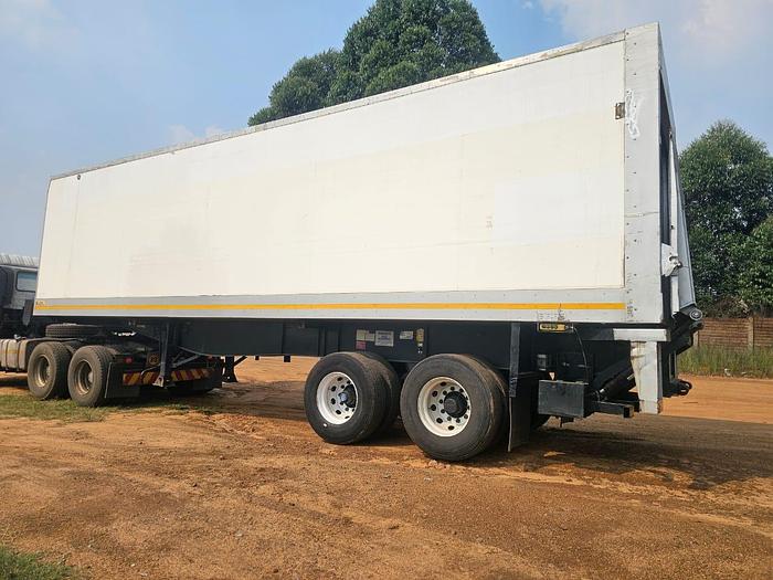Used HENRED FRUEHAUF DOUBLE AXLE INSOLATED BODY TRAILER WITH RAVIOLI TAIL LIFT