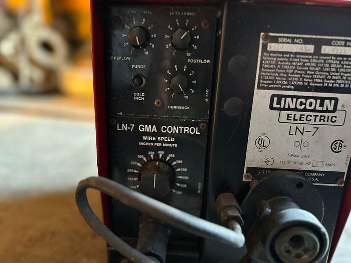 Used LINCOLN LN-7 CO2 WELDER WIRE FEEDER(NOT TESTED)