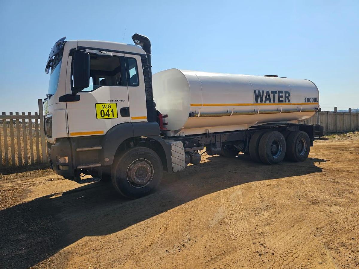 Used 18 000 LITRE WATER TRUCK