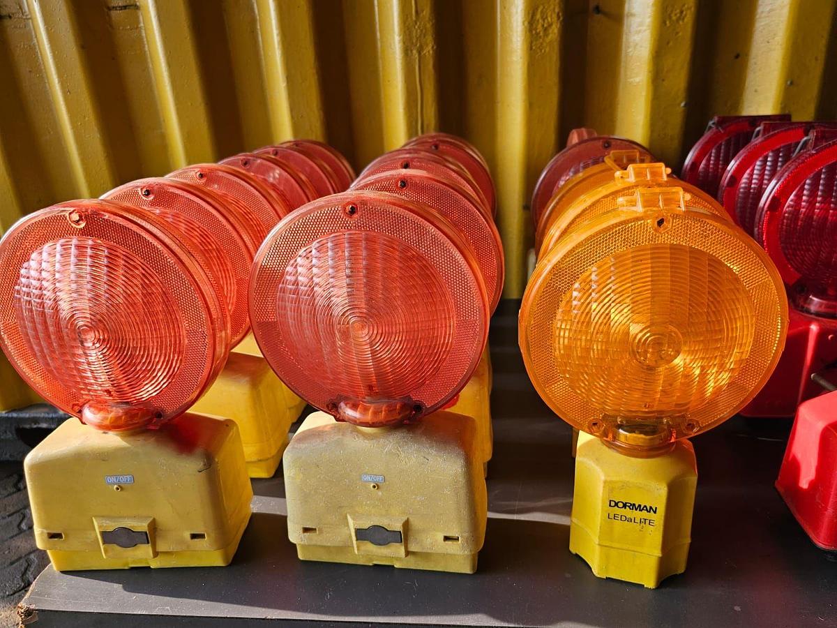 Used ROAD HAZARD WARNING LAMPS/LIGHTS