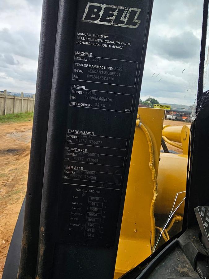 Used BELL L1204E FRONT END LOADER (USED)