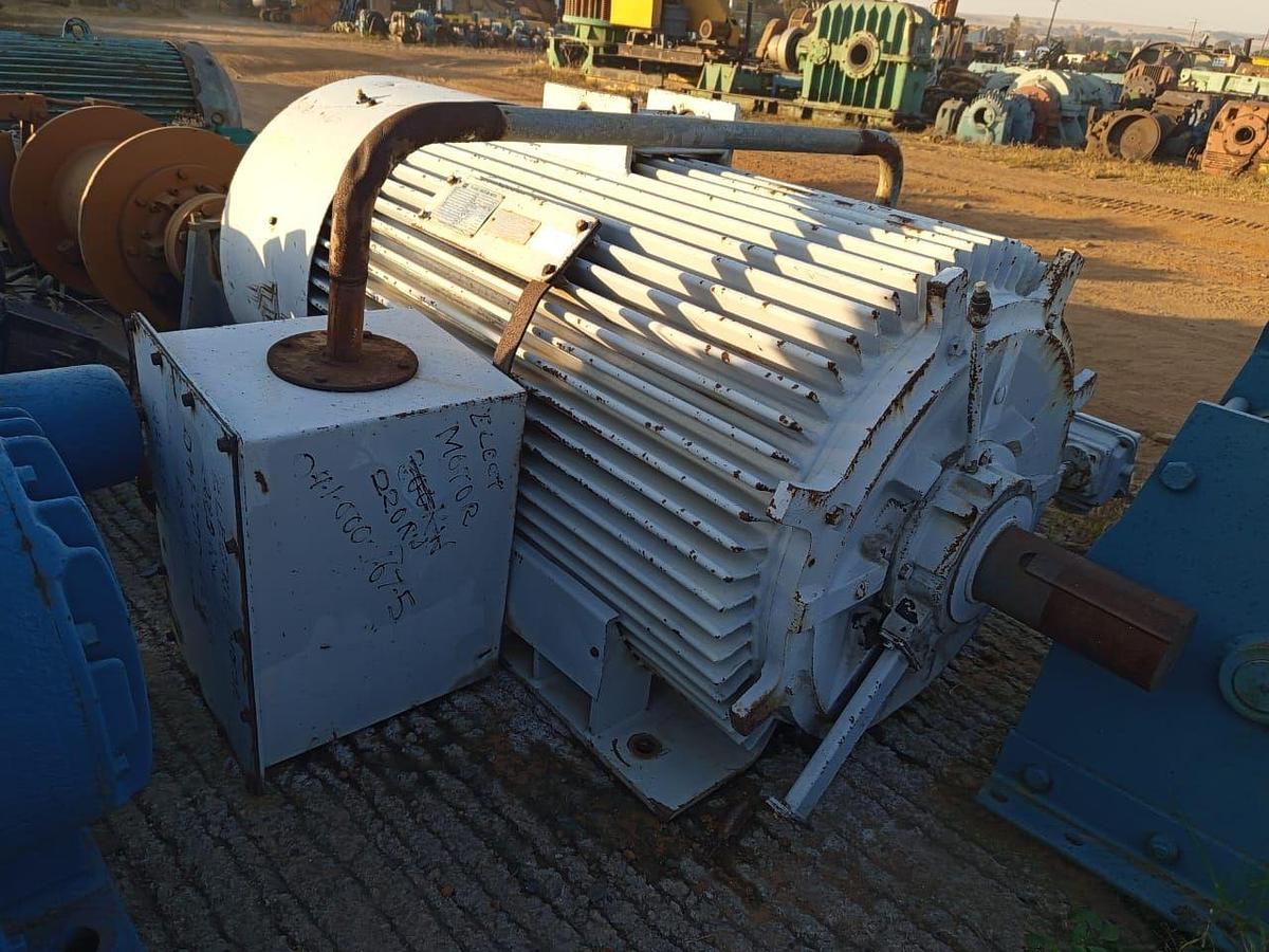 Used 220 KW INDUCTION MOTOR - USED CONDITION