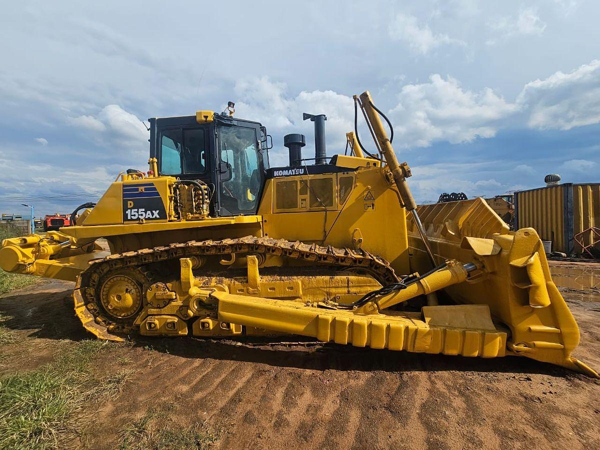 Used KOMATSU D155AX TRACKED DOZER - OPERATIONAL