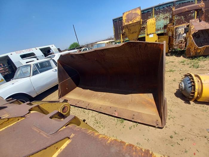 Used 1550 KG FRONT END LOADER BUCKET