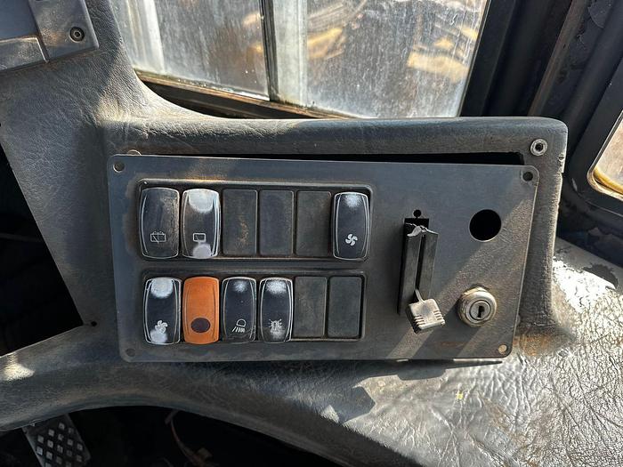 Used BELL TRACTOR (RUNNER)