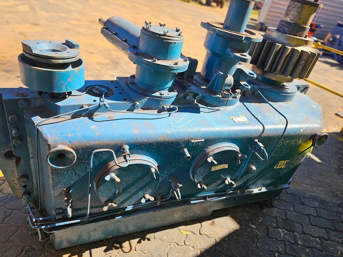 Used LOW SPEED HIGH TORQUE INDUSTRIAL HEAVY DUTY GEARBOX (USED)