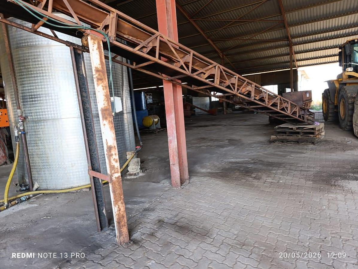 Used 5500L MIXING TANK, AGITATOR WITH 8 METER CONEYOR STRUCTURE