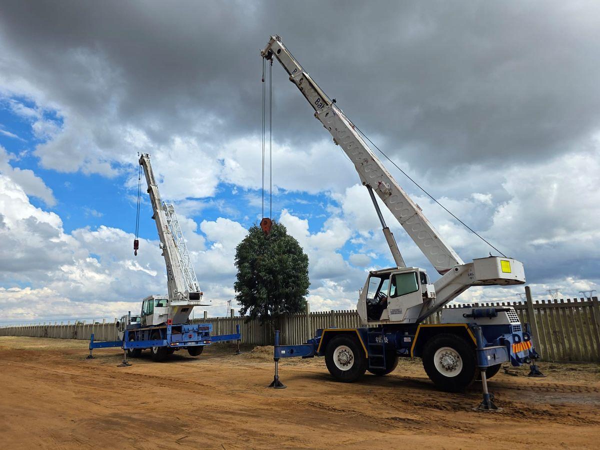 Used 30 TONNES CAPACITY FUAN CRANE - OPERATIONAL