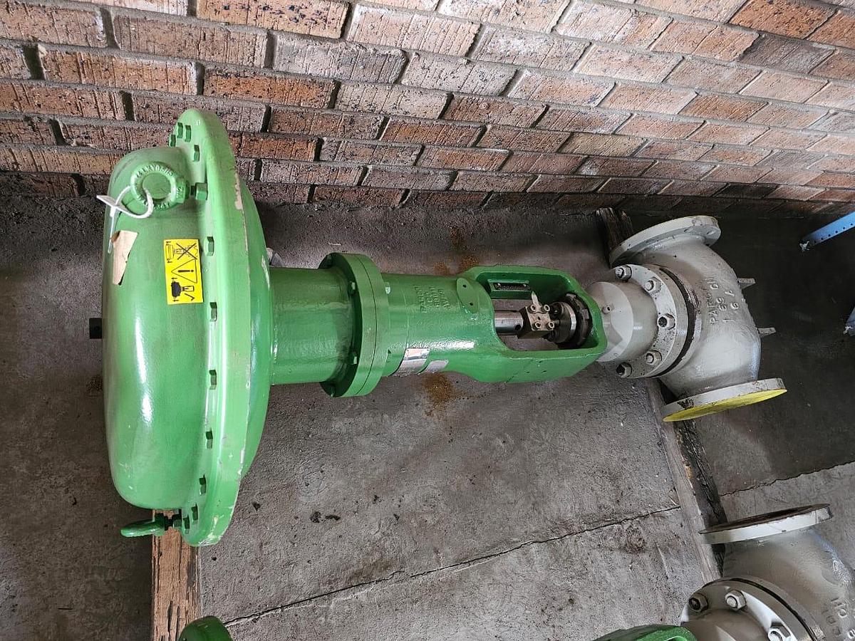 Used VEGA CONTROL VALVE 1-6940