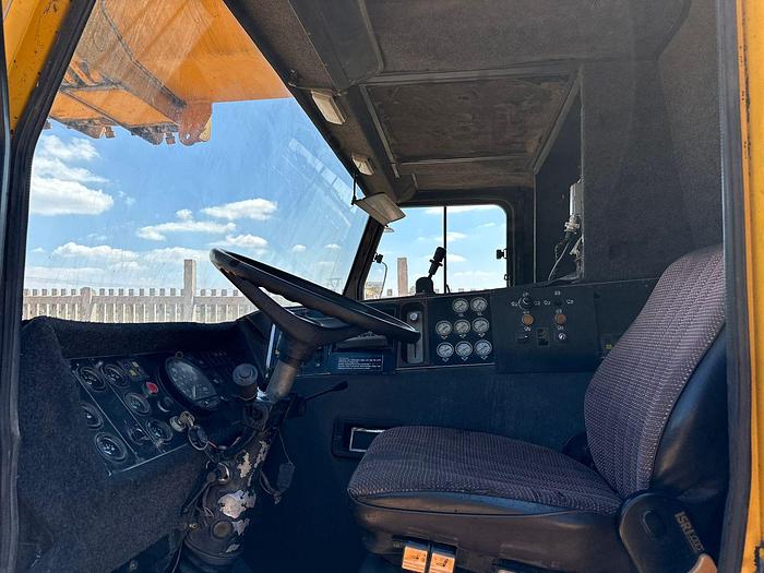 Used KRUPP KMK 5120 ALL TERRAIN 120 TON CRANE (RUNNER)