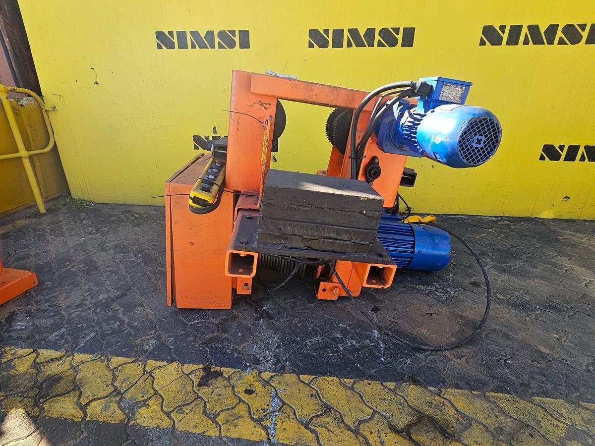 Used ELECTRIC WINCH WITH 2 ELECTRIC MOTORS , DV BOARD & REMOTE (USED)