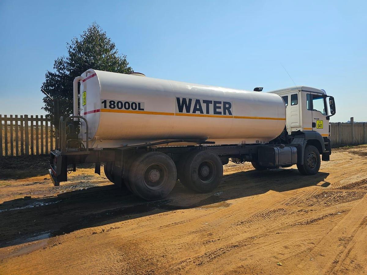 Used 18 000 LITRE WATER TRUCK