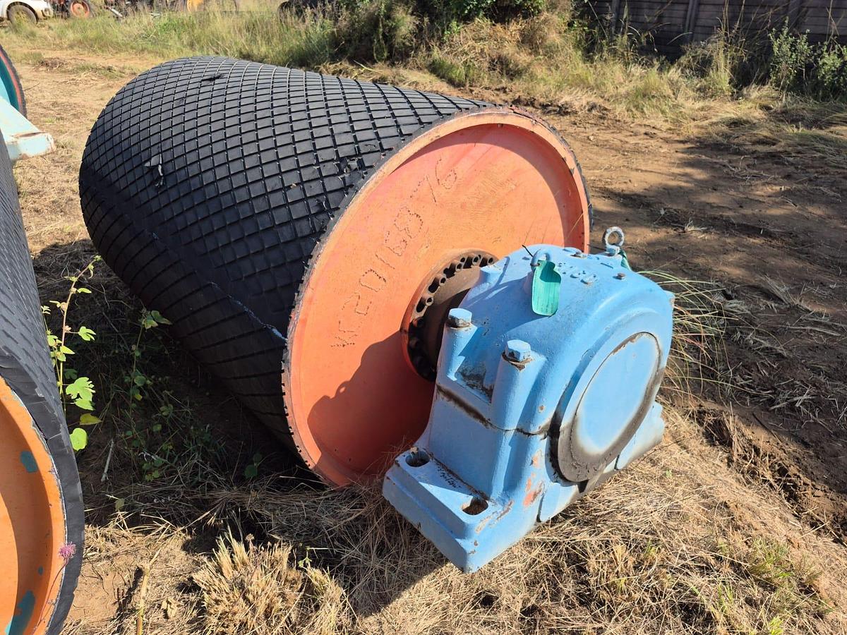 Used COMPLETE PULLEY WITH GEARBOX