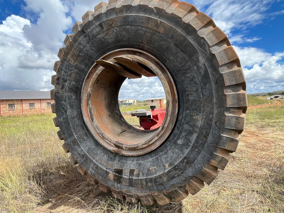Used MIXED BRIDGESTONE EARTHMOVING TYRES - USED CONDITION