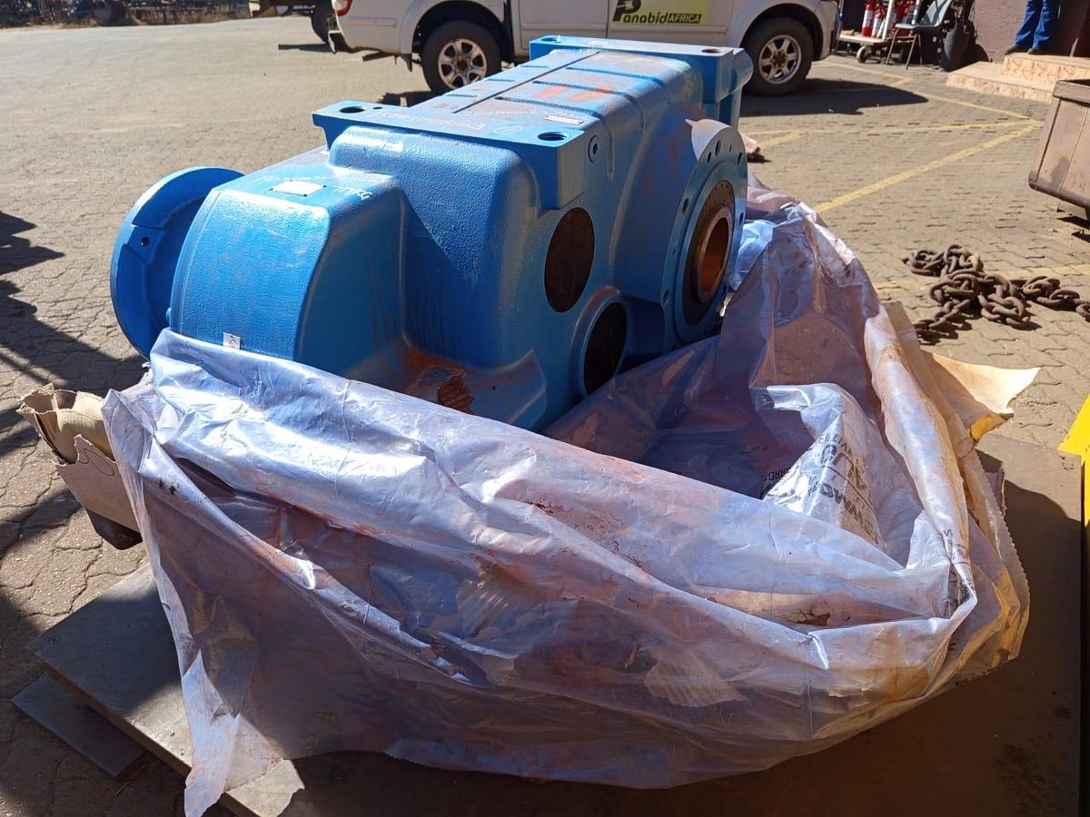 Used SIEMENS GEARBOX (BRAND NEW)