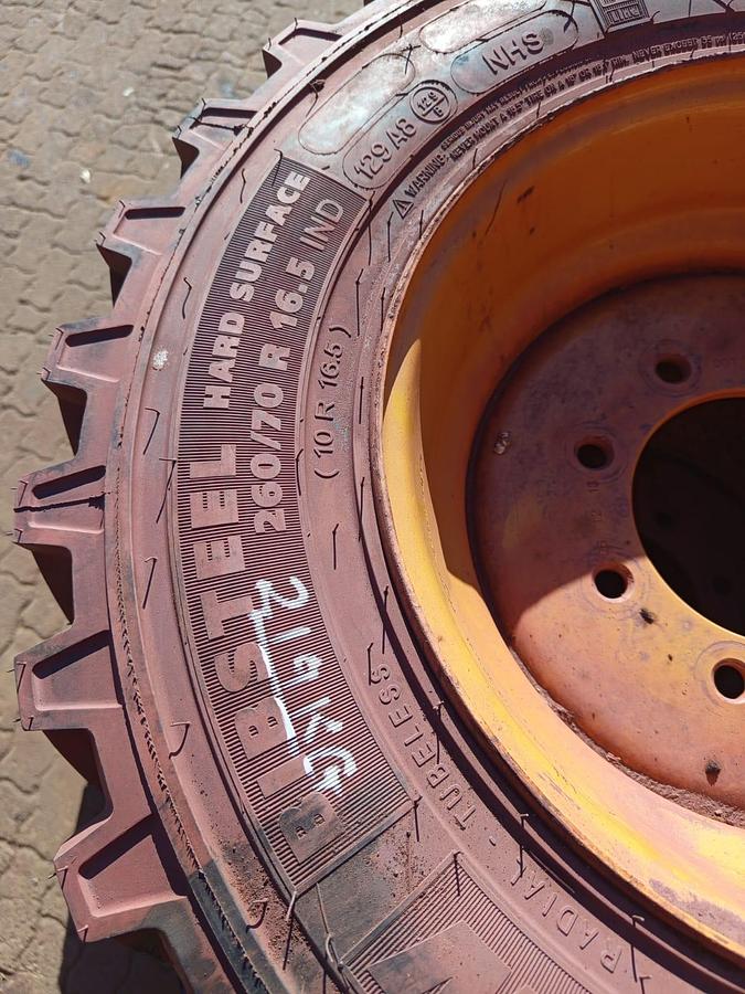 Used MICHELIN BIBSTEEL HARD SURFACE 260/70 R 16.5 IND 