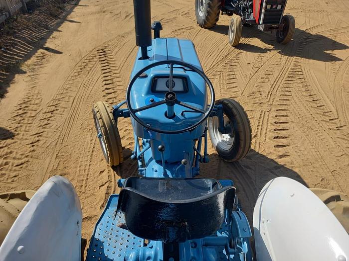 Used FORD 2610 TRACTOR (RUNNER)