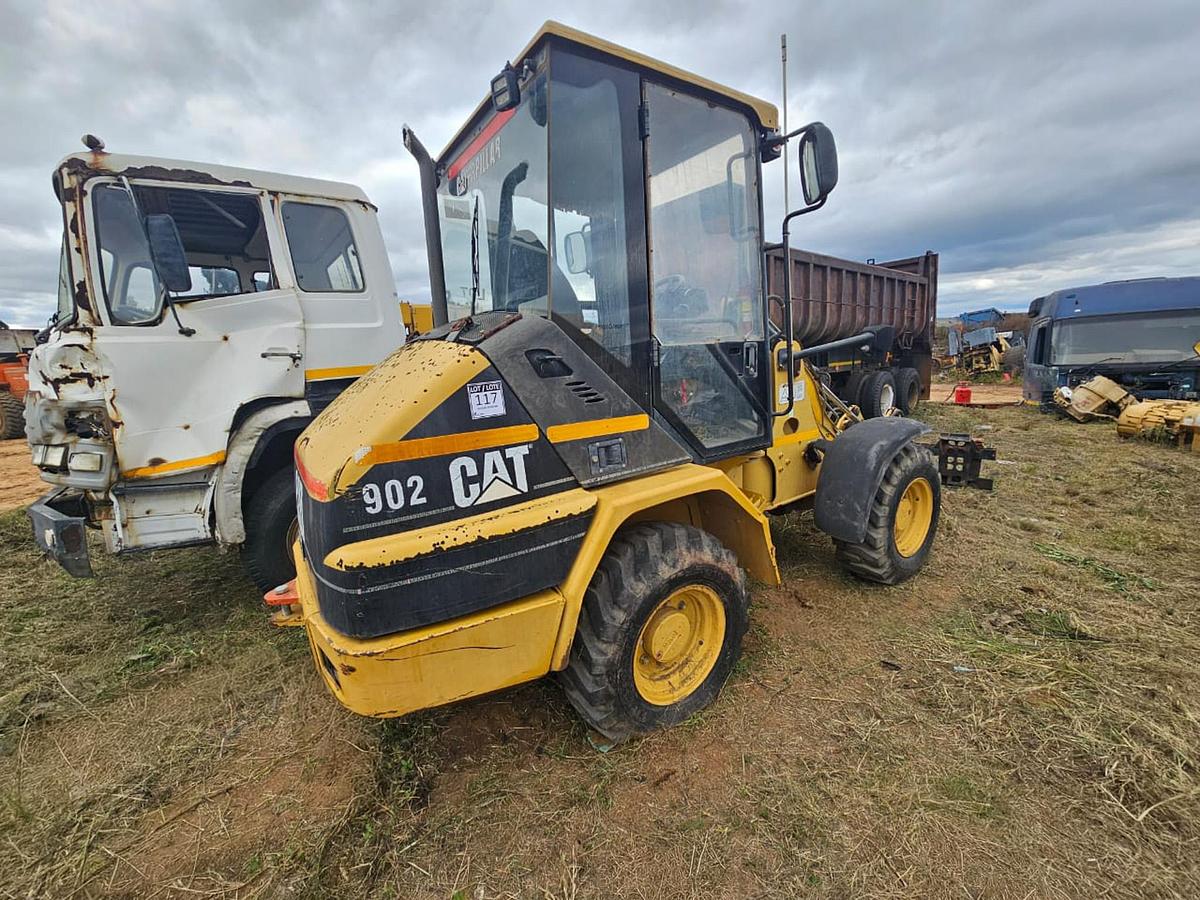 Used CATERPILLAR 902 WHEEL LOADER
