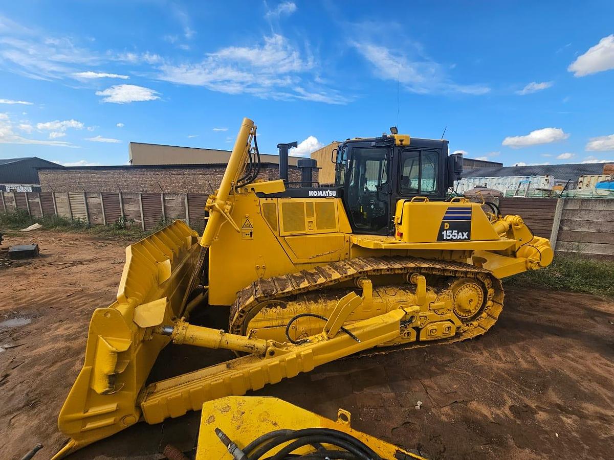 Used KOMATSU D155AX TRACKED DOZER - OPERATIONAL
