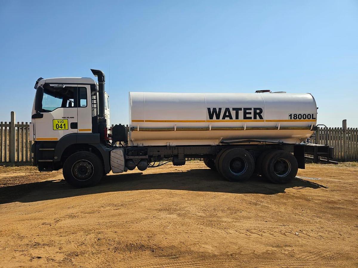 Used 18 000 LITRE WATER TRUCK