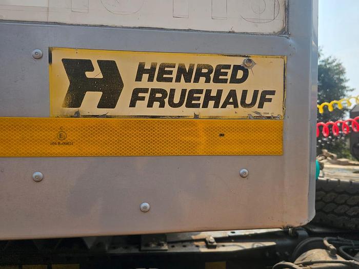 Used HENRED FRUEHAUF DOUBLE AXLE INSOLATED BODY TRAILER WITH RAVIOLI TAIL LIFT