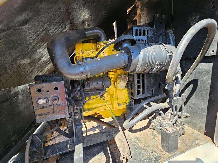 Used DIESEL MOTOR HYDRAULIC MOBILE VIBRATING SCREEN (OPERATIONAL)