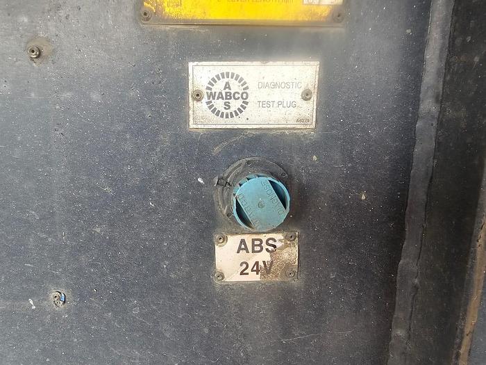 Used HENRED FRUEHAUF DOUBLE AXLE INSOLATED BODY TRAILER WITH RAVIOLI TAIL LIFT