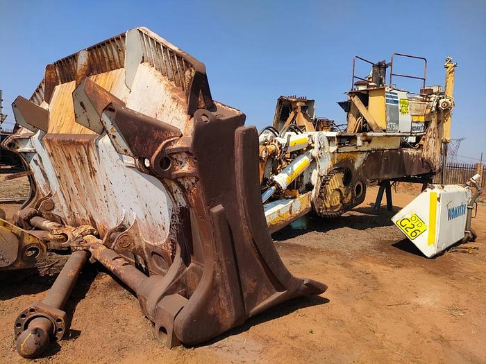 Used KOMATSU 475A DOZER WITH ENGINE, RIPPER AND BLADE (PARTIALLY STRIPPED