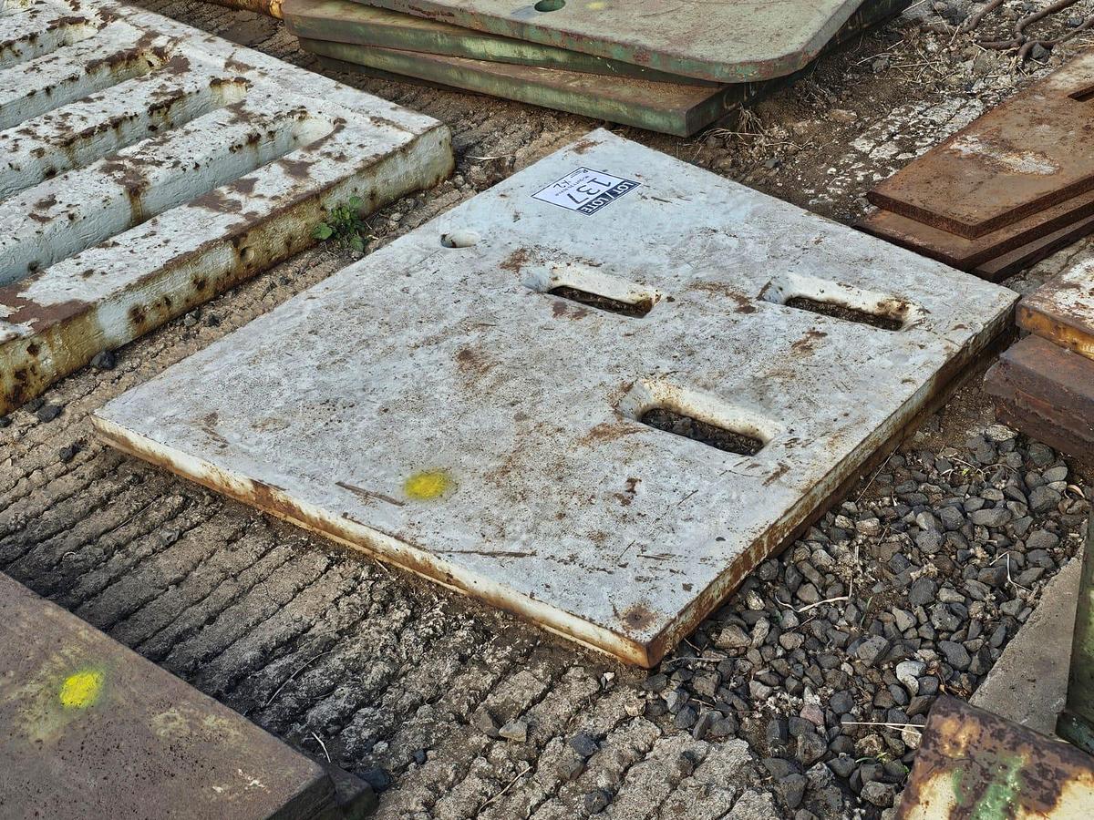 Used CRUSHER PLATES