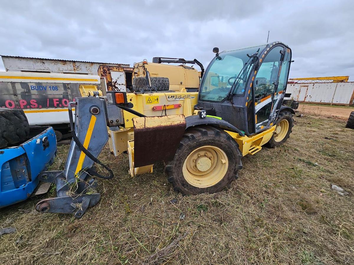 Used NEW HOLLAND LM1445 TELEHANDLER