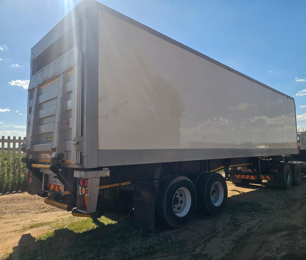 Used INSULATED TRUCK TRAILER - OPERATIONAL - WITH NATIS - TRUCK NOT INCLUDED