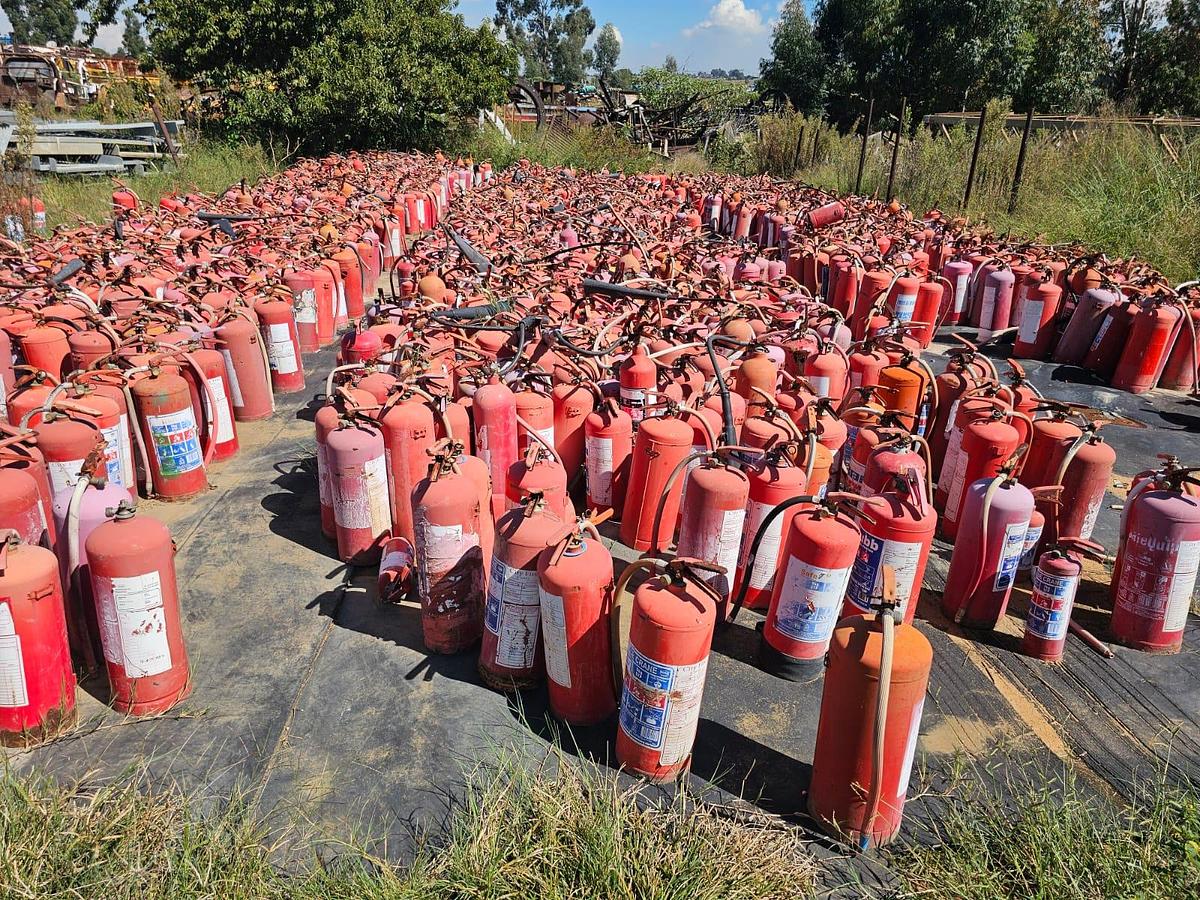 Used 9KG DRY CHEMICAL POWDER EXTINGUISHERS (USED)