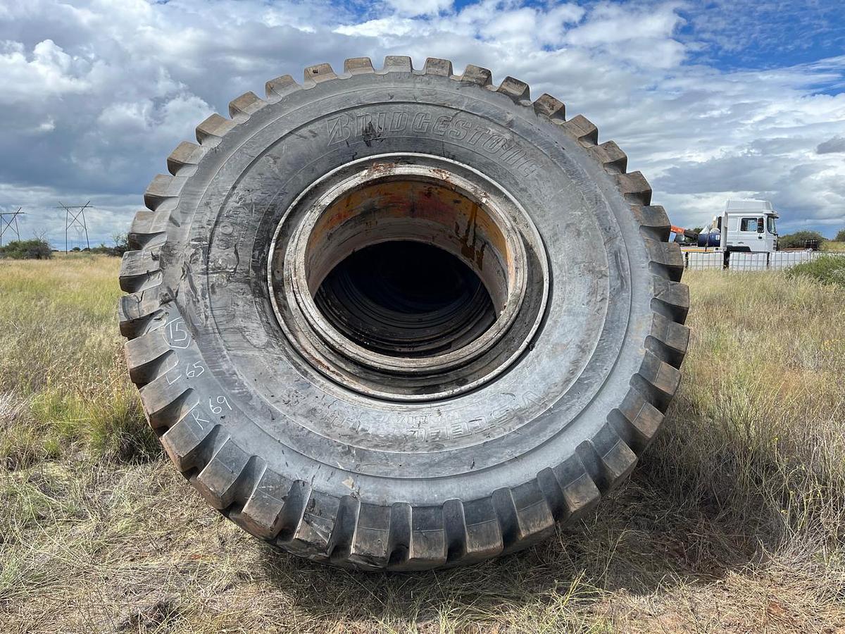 Used MIXED BRIDGESTONE EARTHMOVING TYRES - USED CONDITION