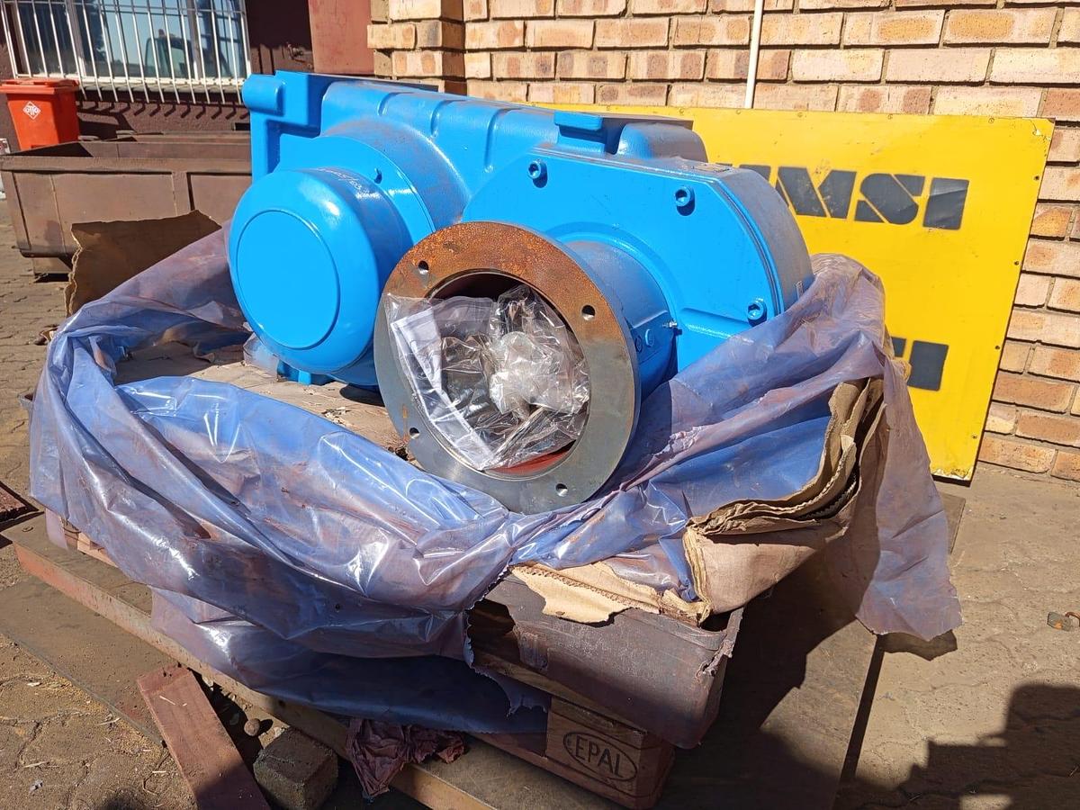 Used SIEMENS GEARBOX (BRAND NEW)