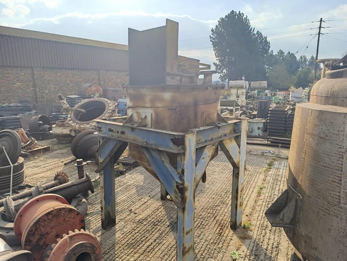 Used DISSOLVING TANK