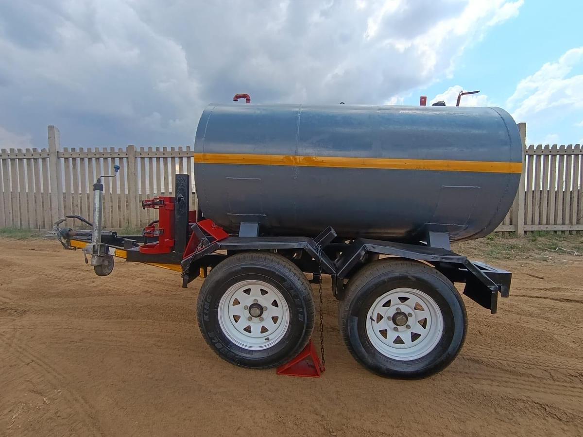 Used HEAVY DUTY 2500 LITRE DIESEL BOWSER TRAILER WITH PUMP & METER- USED CONDITION