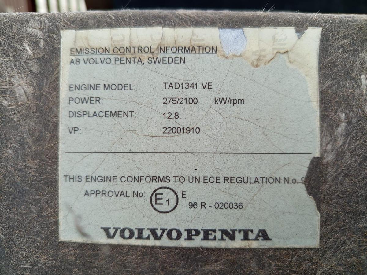 Used WATER PUMP ON A TRAILER WITH VOLVO ENGINE (BATTERIES NOT INCLUDED)