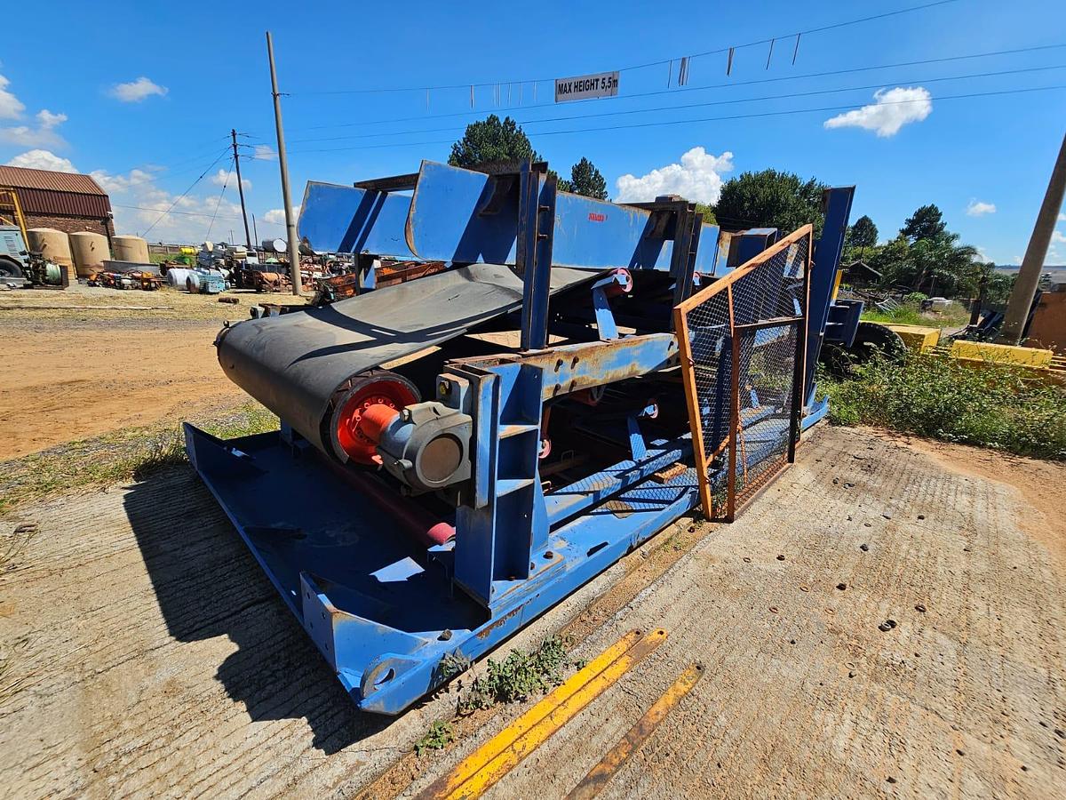 Used 1200 CONVEYOR BELT STRUCTURE ON SKIDS WITH 7.5 KW ELECTRIC MOTOR AND 1.18.96 RATIO GEARBOX 