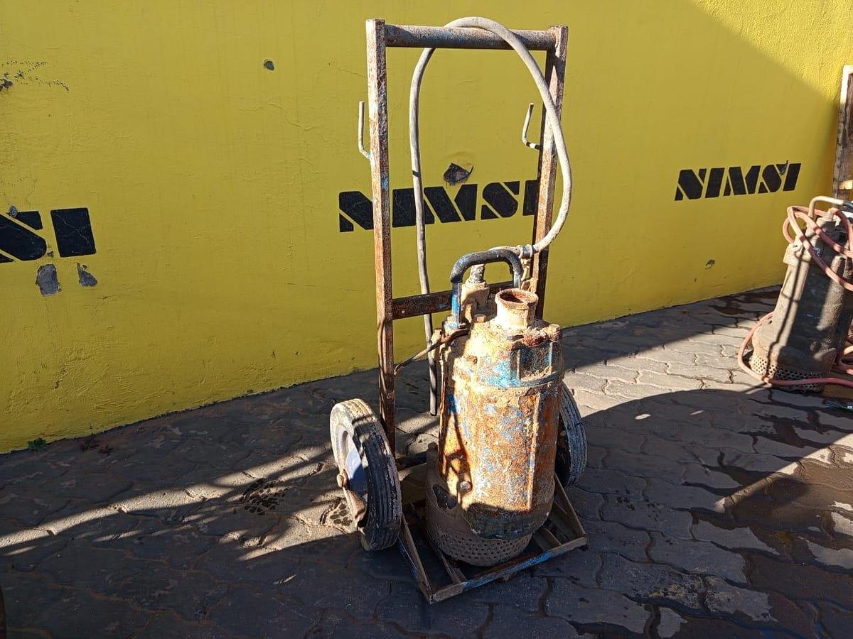 Used SUBMERSIBLE PUMP (NO PLATE)