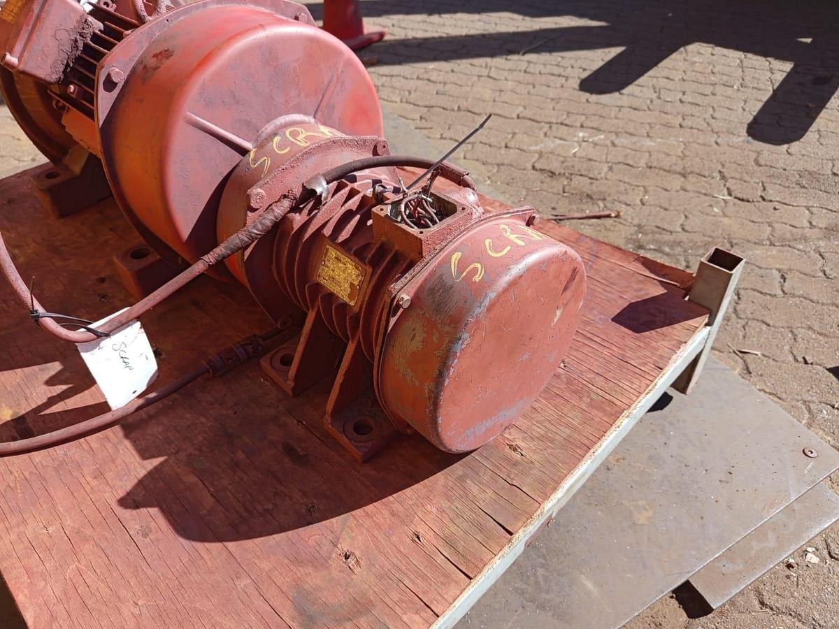 Used VIBRATING MOTOR 0.6KW 
