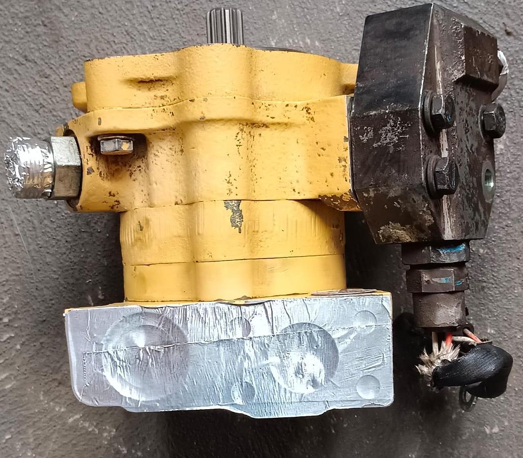 Used CAT 730C HYDRAULIC PUMP