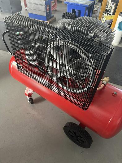 Usato Compressore carrellato LT 200 Nuovo CE 